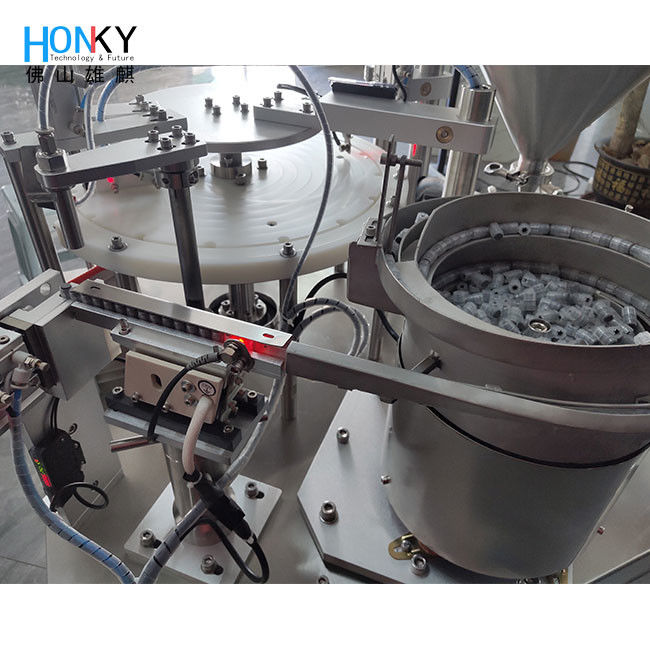 Automatische 3 ml Durchstechflaschenfüllmaschine mit Keramikkolbenpumpe für kosmetisches Hautgel mit 30 PCS pro Minute