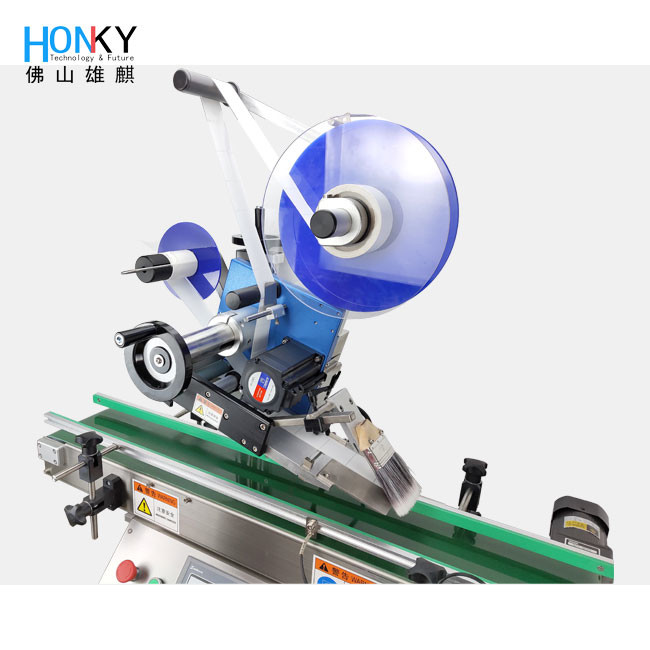 Plane Card Doypack Flat Surface Automatic Labeling Machine For Electronics Apparel Box Packaging
